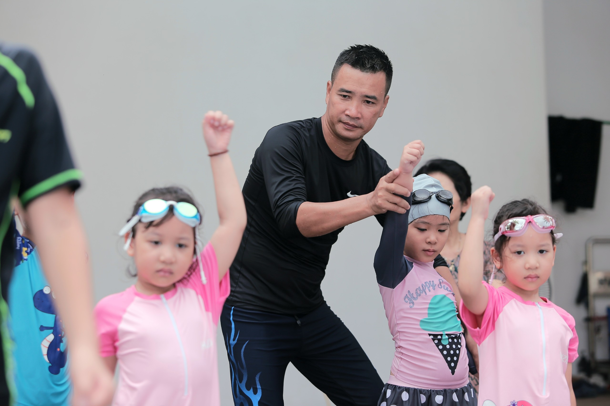 Khóa Học Bơi Người Cao Tuổi: Rèn Luyện Sức Khỏe, Dưỡng Sinh An Toàn