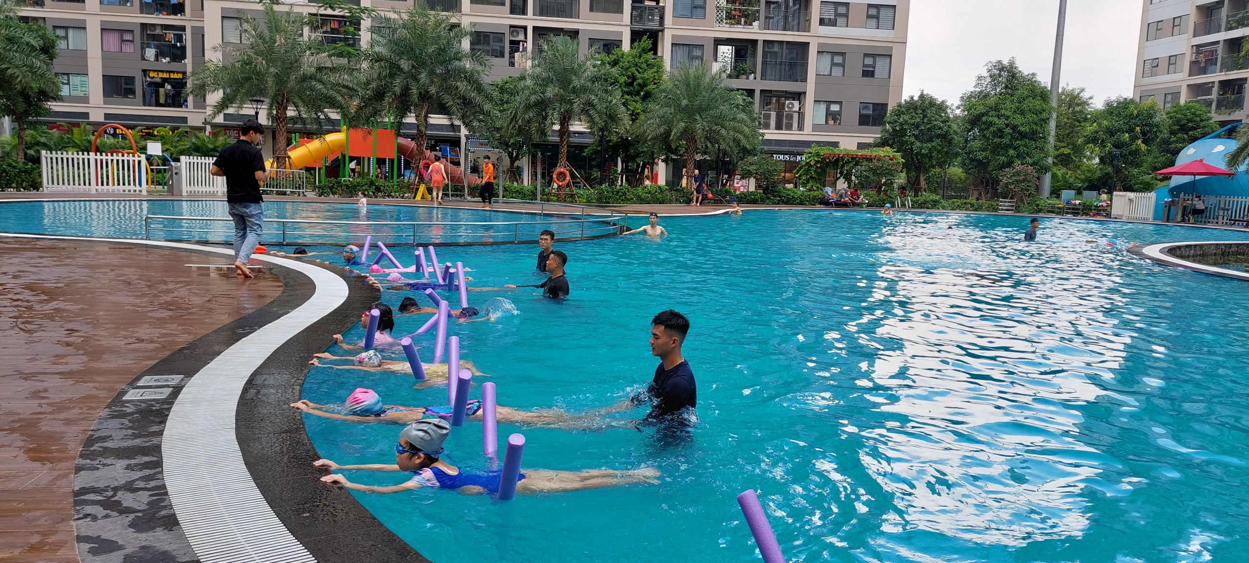 Phòng Chống Đuối Nước Trẻ Em: Kỹ Năng Sinh Tồn Không Thể Thiếu